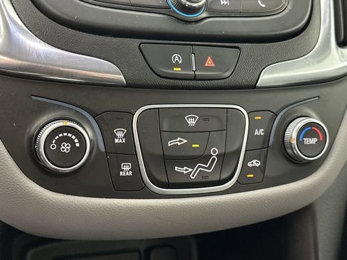 Used 2022 Chevrolet Equinox LS image 19