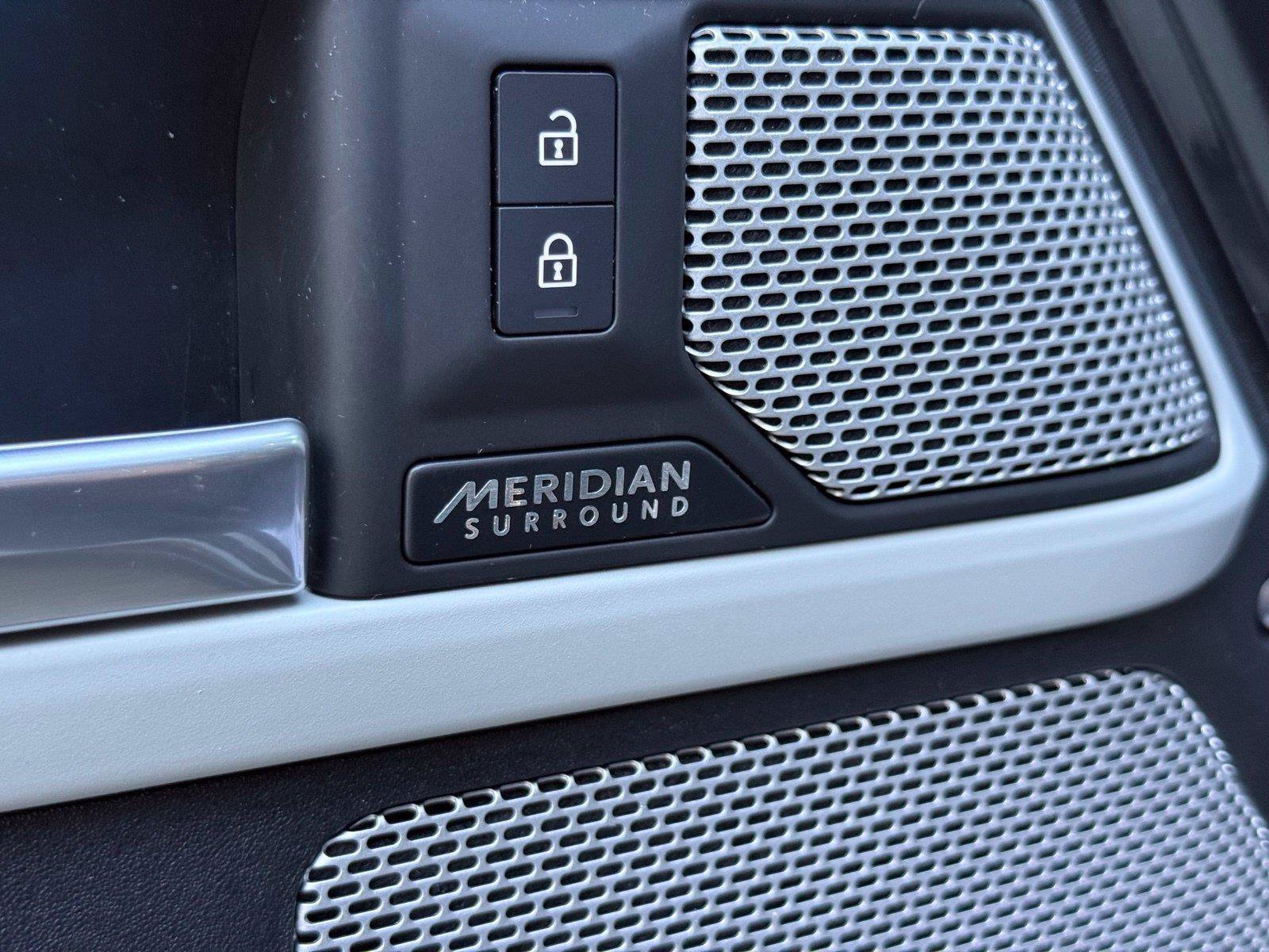 Used 2024 Land Rover Defender 130 X-Dynamic SE AWD/4WD image 21