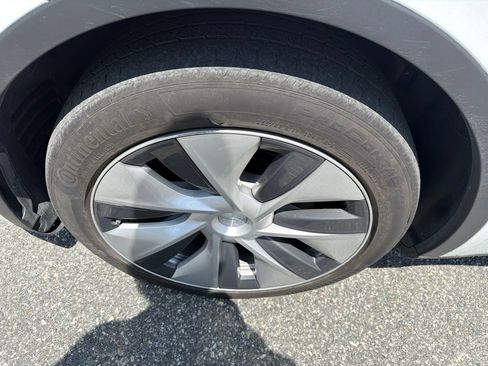 Used 2023 Tesla Model Y Long Range AWD/4WD image 10