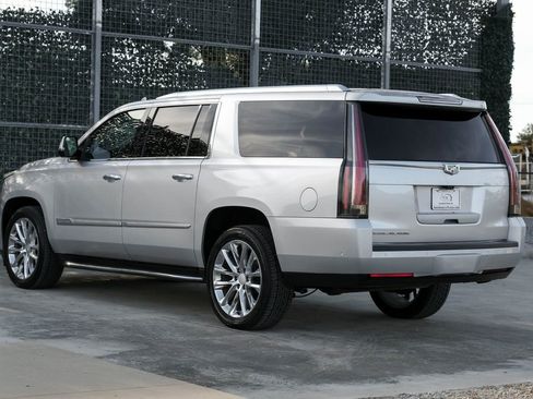 Used 2020 Cadillac Escalade ESV Luxury image 12