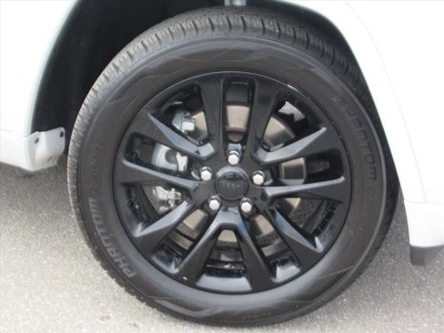 Used 2021 Jeep Grand Cherokee Laredo X image 7