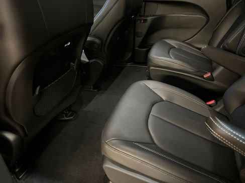 New 2026 Chrysler Pacifica Select image 11
