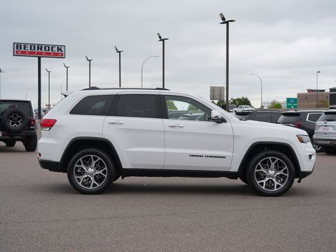 Used 2019 Jeep Grand Cherokee Limited w/ Luxury Group II AWD/4WD image 2