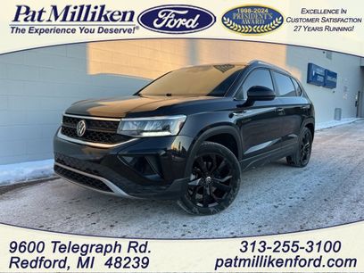 Used 2023 Volkswagen Taos SE w/ Panoramic Sunroof Package