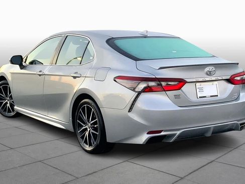 Used 2022 Toyota Camry SE w/ Cold Weather Package image 12