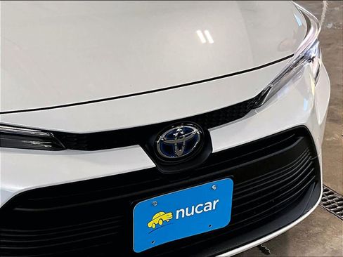 Used 2024 Toyota Corolla LE image 30