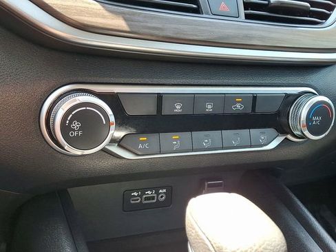 Used 2025 Nissan Altima 2.5 SV FWD image 16