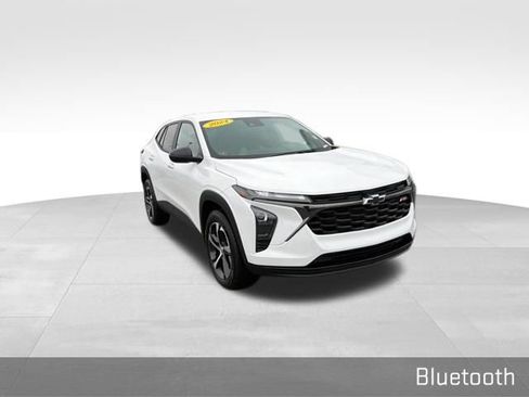 Used 2024 Chevrolet Trax RS w/ Driver Confidence Package image 3