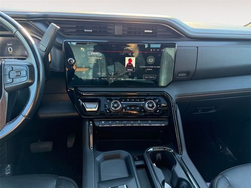 Used 2024 GMC Sierra 2500 AT4 w/ AT4 Preferred Package image 11