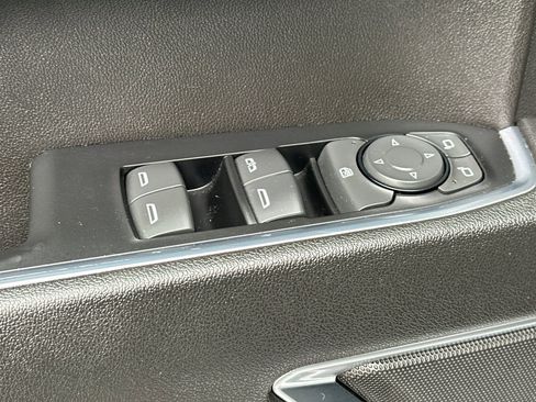 Used 2022 Chevrolet Silverado 1500 LT image 12