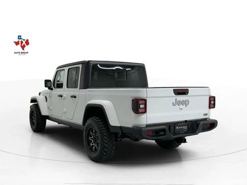 Used 2020 Jeep Gladiator Overland image 4