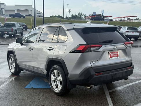 Used 2021 Toyota RAV4 XLE w/ Convenience Package FWD image 4