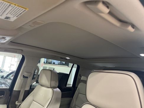 Used 2023 GMC Yukon XL Denali w/ Denali Reserve Package AWD/4WD image 9