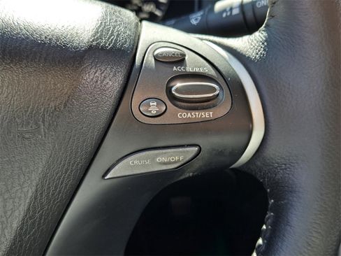 Used 2019 Nissan Pathfinder Platinum image 31