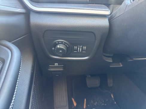 Used 2022 Jeep Grand Cherokee L Limited w/ Black Appearance Package image 9