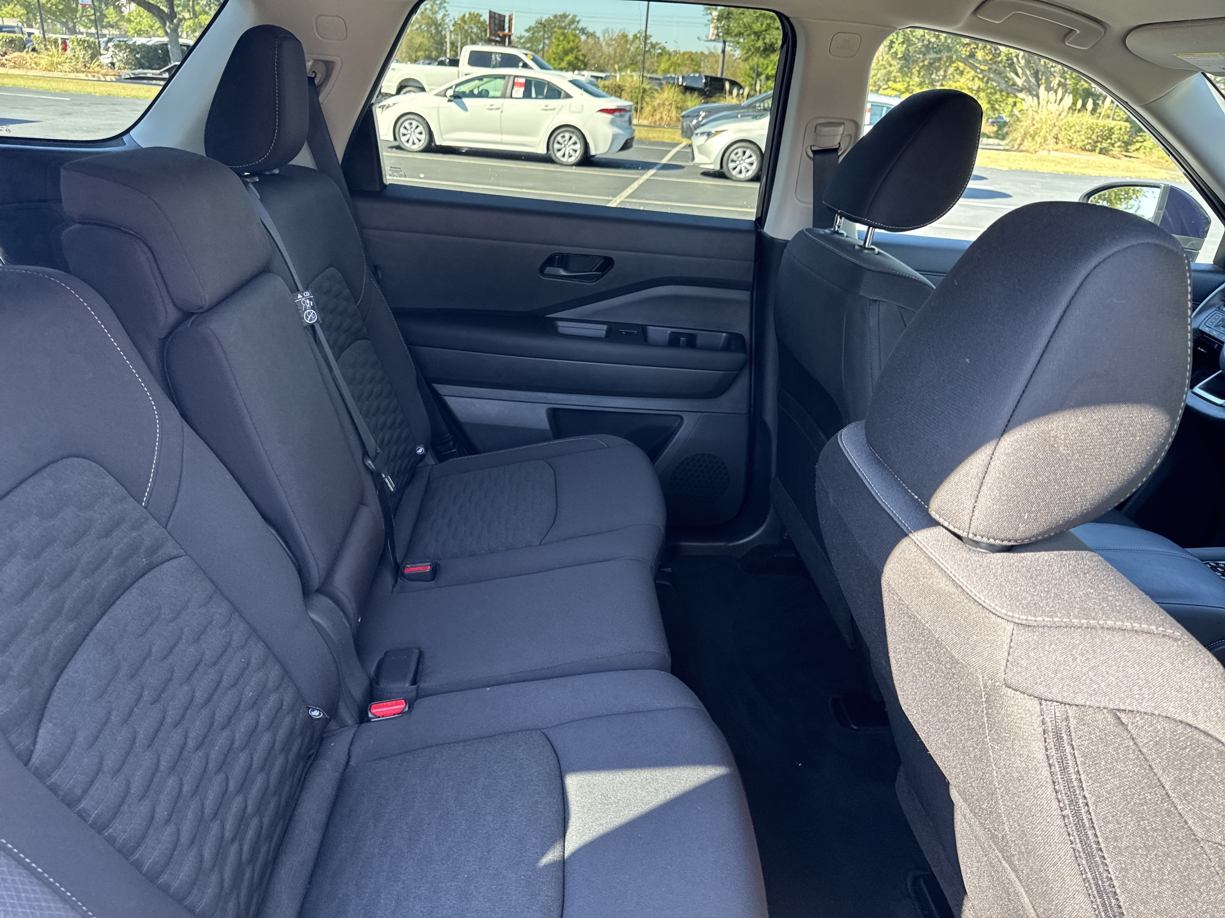 Used 2025 Nissan Pathfinder SV AWD/4WD image 30