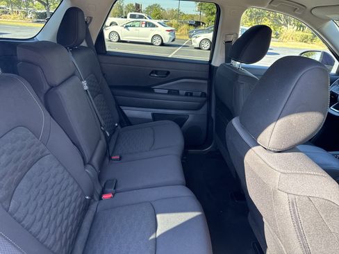 Used 2025 Nissan Pathfinder SV image 30