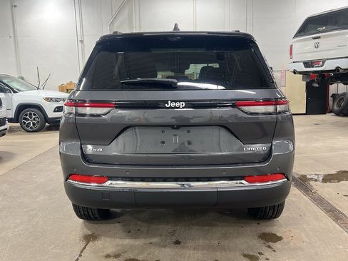 Used 2024 Jeep Grand Cherokee Limited w/ Luxury Tech Group II image 3