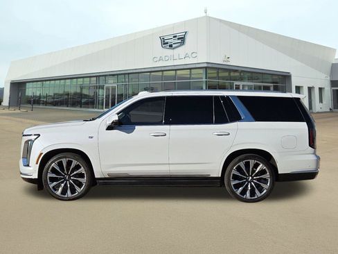 Used 2026 Cadillac Escalade Platinum Luxury w/ LPO, Floor Liner Package AWD/4WD image 3