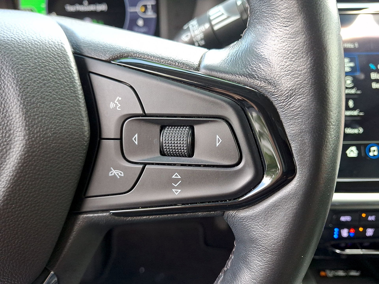 Used 2023 Chevrolet Bolt EUV Premier FWD image 18