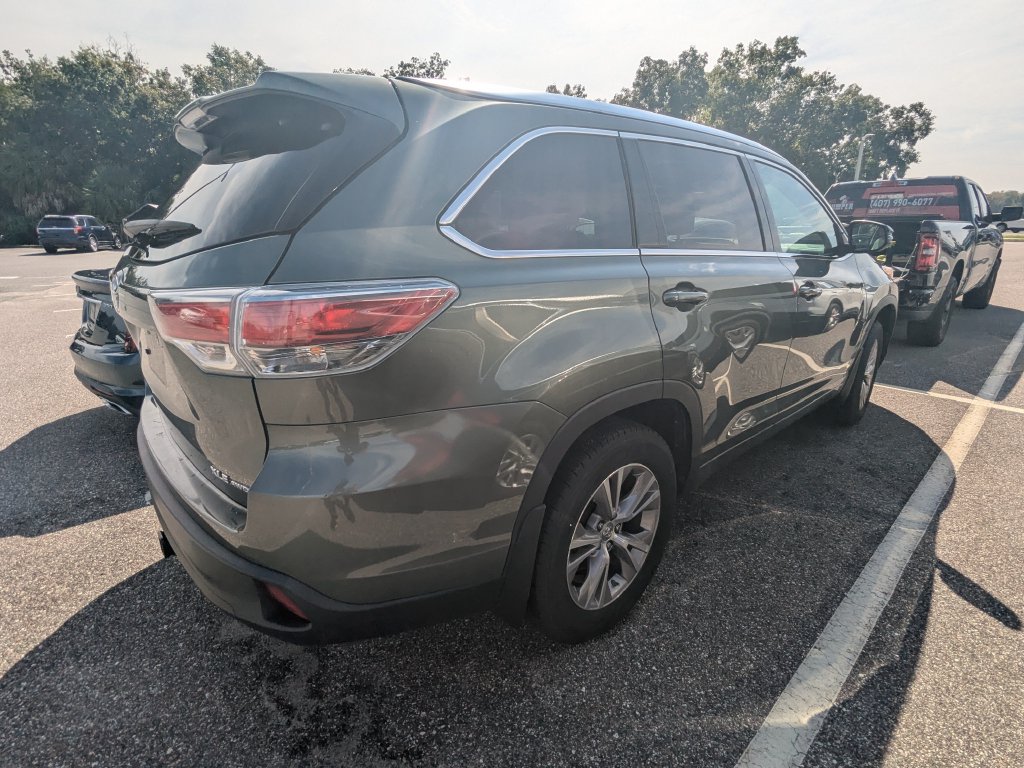 Used 2014 Toyota Highlander XLE AWD/4WD image 2