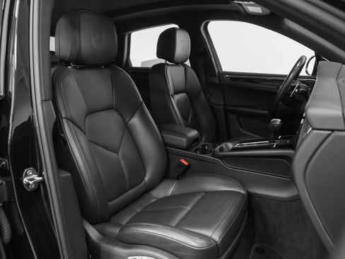 Certified 2022 Porsche Macan AWD/4WD image 22