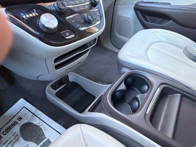 Used 2019 Chrysler Pacifica Touring-L w/ Advanced Safetytec Group FWD image 34