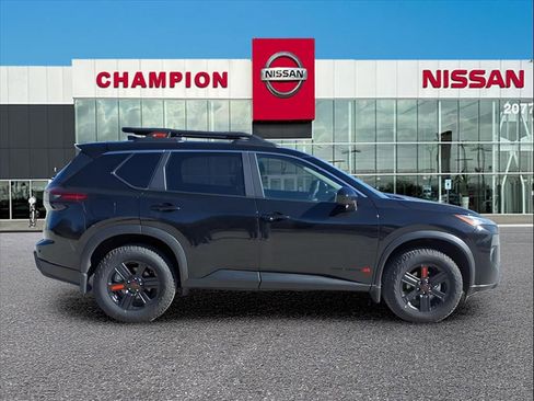 Used 2025 Nissan Rogue SV image 8