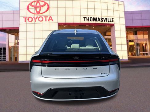 Used 2024 Toyota Prius XLE image 6