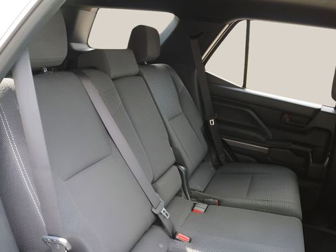 Used 2025 Toyota 4Runner SR5 AWD/4WD image 14