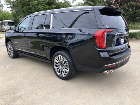 Used 2023 GMC Yukon XL Denali Ultimate AWD/4WD image 8