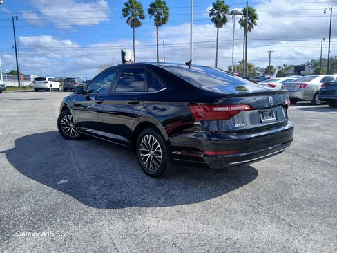 Used 2020 Volkswagen Jetta SE w/ SE Cold Weather Package image 4