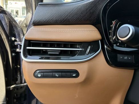 Used 2023 INFINITI QX60 Sensory w/ Vision Package FWD image 34