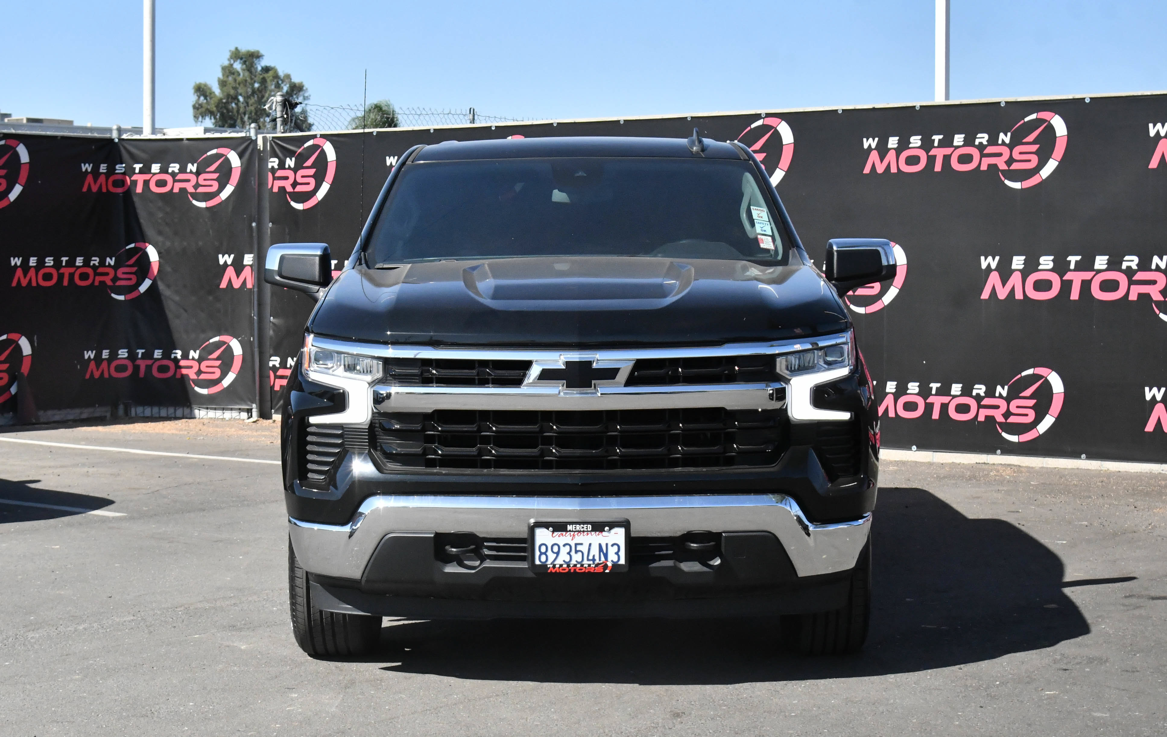 Used 2022 Chevrolet Silverado 1500 LT AWD/4WD image 2