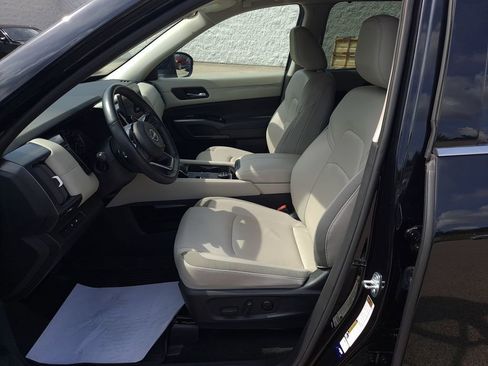 Certified 2024 Nissan Pathfinder SL image 11