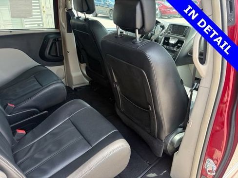 Used 2015 Chrysler Town & Country Touring FWD image 39