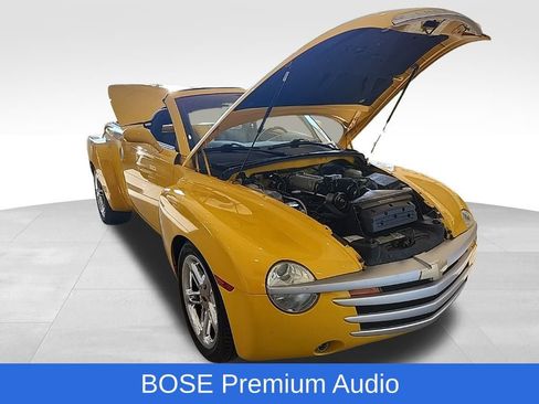 Used 2004 Chevrolet SSR w/ Preferred Equipment Group image 5