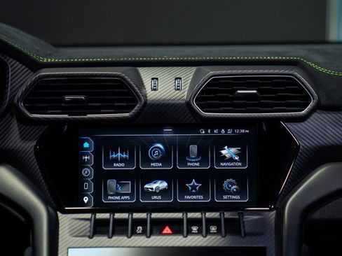 Used 2023 Lamborghini Urus Performante AWD/4WD image 17