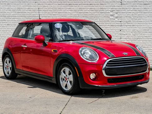 Used 2019 MINI Cooper 2-Door Hardtop FWD image 5