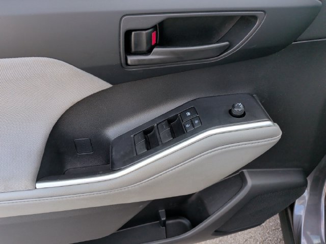 Used 2022 Toyota Highlander LE FWD image 11