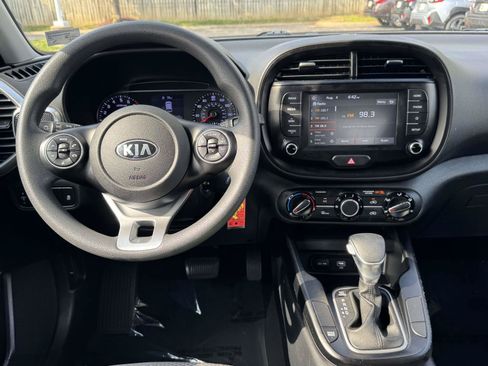 Used 2021 Kia Soul LX FWD image 15
