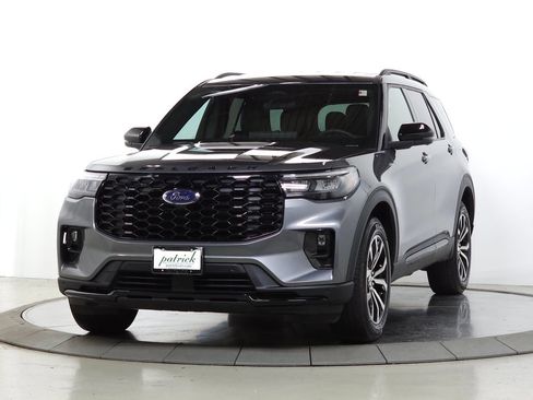 Used 2025 Ford Explorer ST-Line AWD/4WD image 4