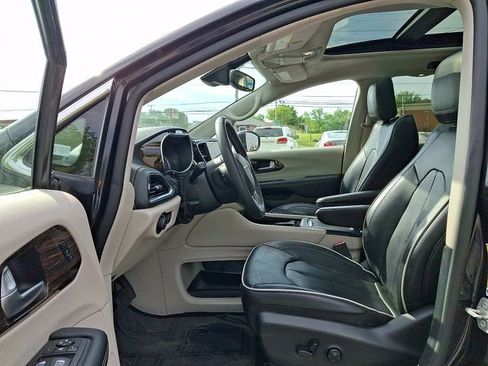 Used 2023 Chrysler Pacifica Limited FWD image 13