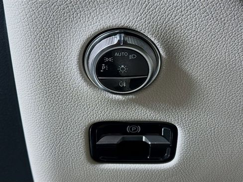 Certified 2025 Mercedes-Benz GLC 300 4MATIC image 10