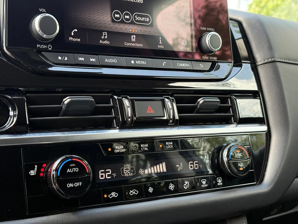 Used 2025 Nissan Pathfinder SV FWD image 32