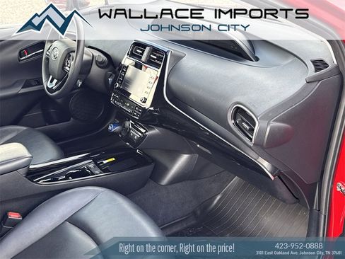 Used 2020 Toyota Prius XLE image 38