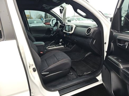 Used 2016 Toyota Tacoma TRD Sport image 22