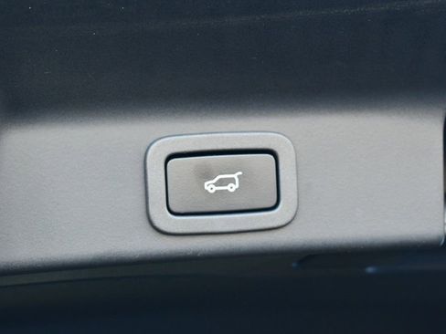 Used 2018 Jaguar F-PACE Prestige image 18