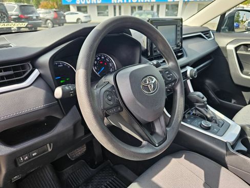 Used 2021 Toyota RAV4 XLE AWD/4WD image 24