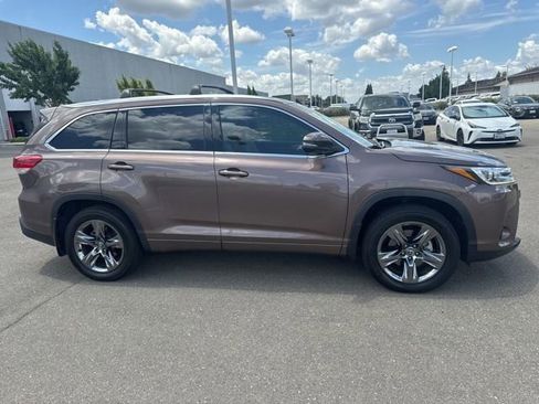 Used 2019 Toyota Highlander Limited Platinum w/ Carpet Mat Package (TMS) AWD/4WD image 5